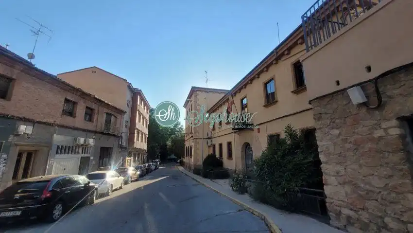 Vista exterior de Piso de alquiler en Segovia con Calefacción, Terraza y Amueblado
