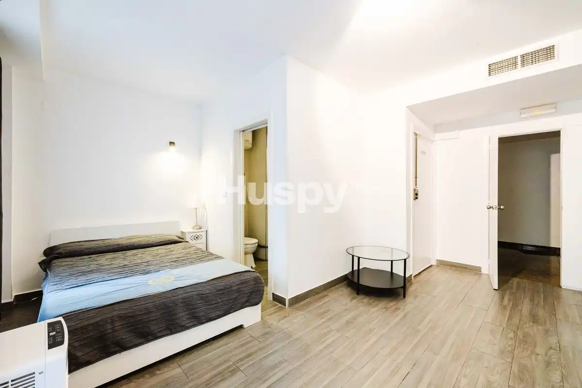 Schlafzimmer von Büro zur Miete in Málaga mit Heizung
