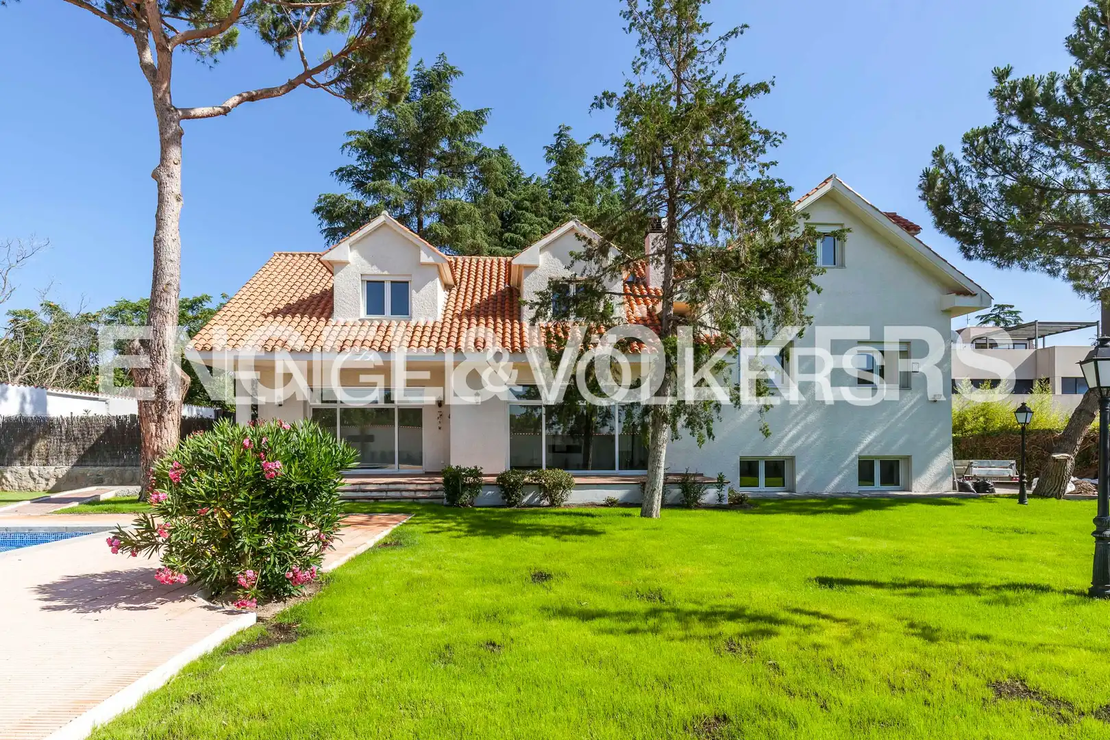 Vista exterior de Casa o chalet en venta en Madrid con Aire acondicionado, Calefacción y Jardín privado