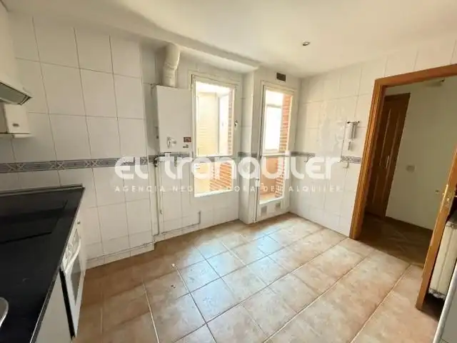 Cuina de Dúplex de lloguer en San Sebastián de los Reyes amb Parquet