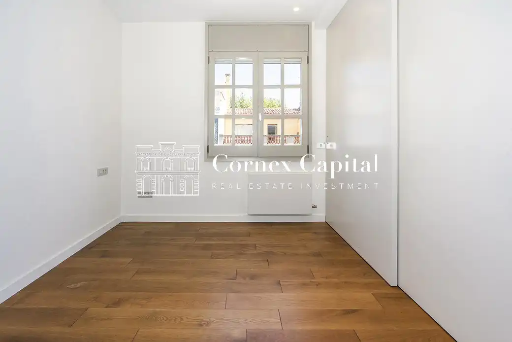 Habitación de Casa adosada en venta en Barcelona con Aire acondicionado, Calefacción y Jardín privado