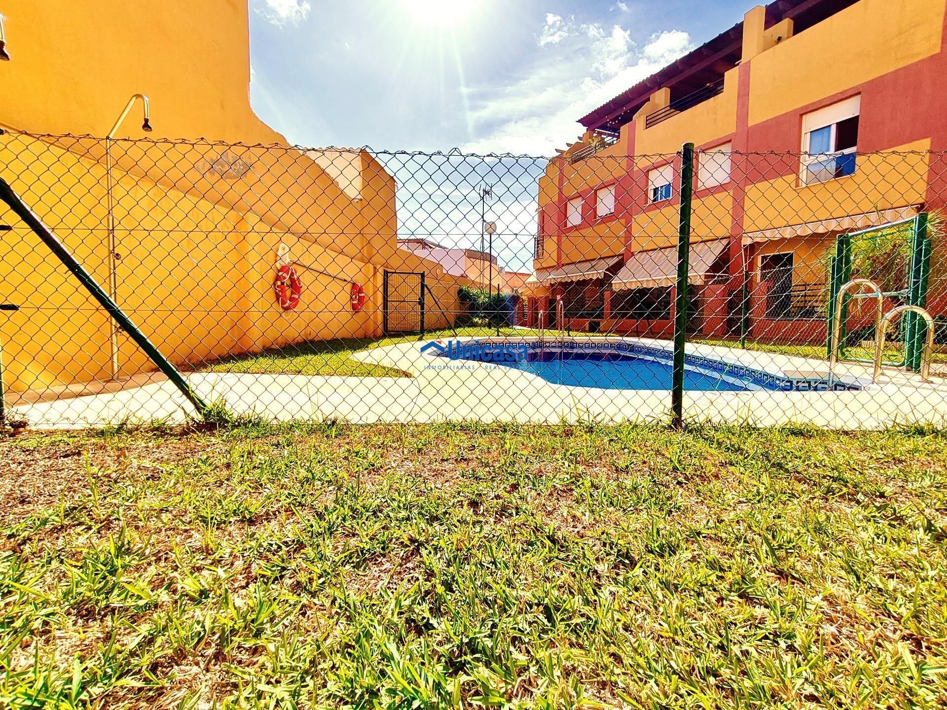 Piscina de Casa adosada en venda en Málaga Capital amb Aire condicionat, Calefacció i Piscina comunitària
