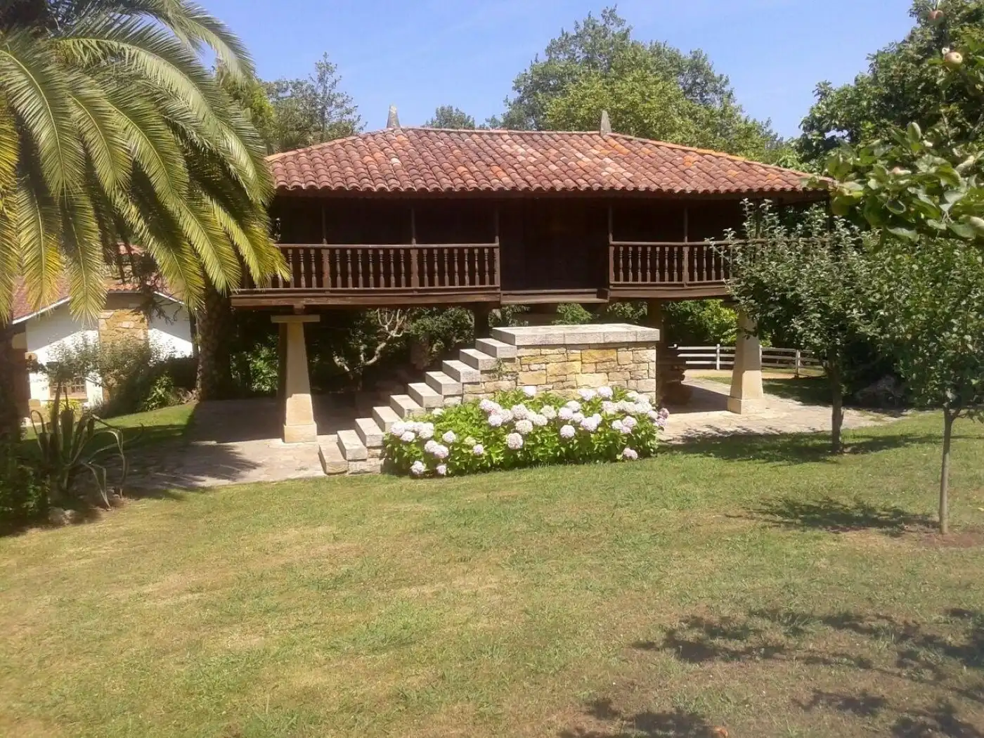 Außenansicht von Country house zum Verkauf in Gijón  mit Klimaanlage, Privatgarten und Terrasse