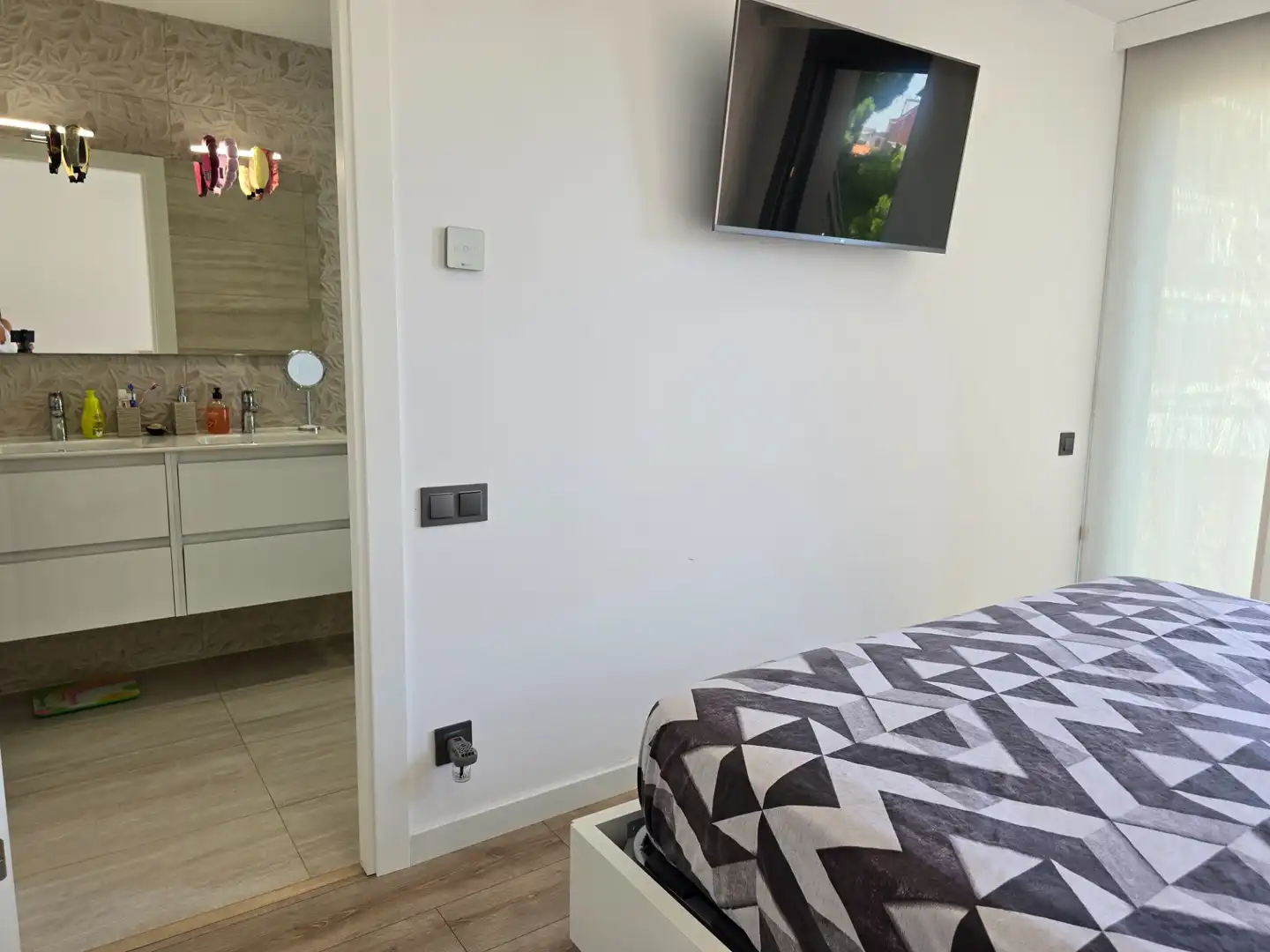 Schlafzimmer von Einfamilien-Reihenhaus zum Verkauf in Sabadell mit Terrasse und Schwimmbad
