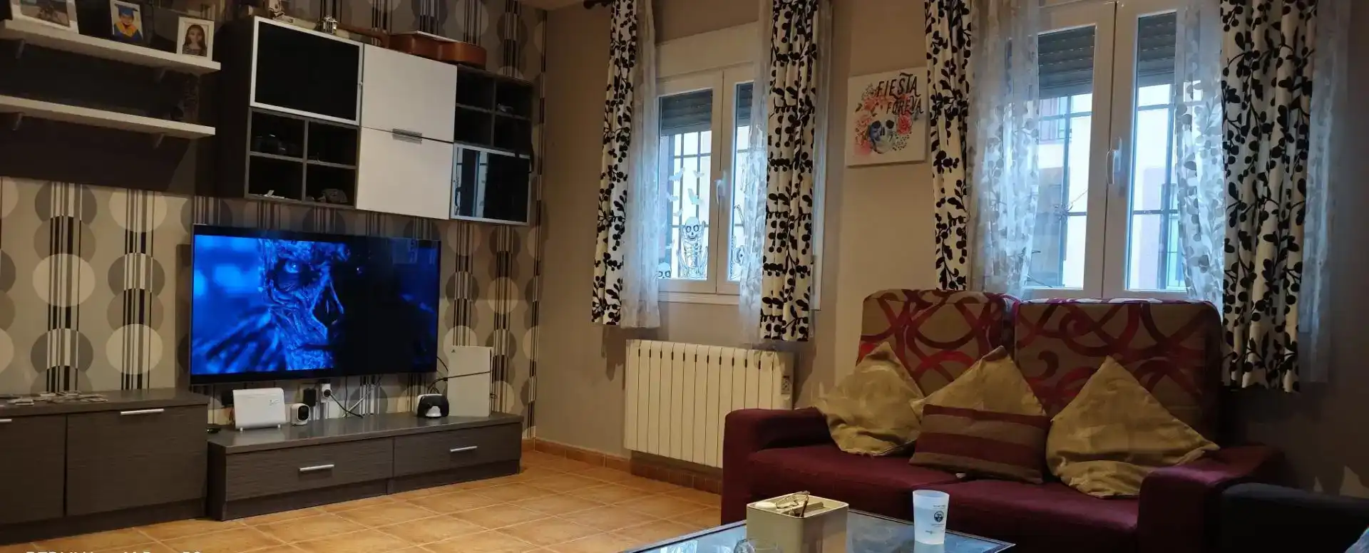 Sala d'estar de Casa adosada en venda en Carcaboso amb Aire condicionat i Balcó