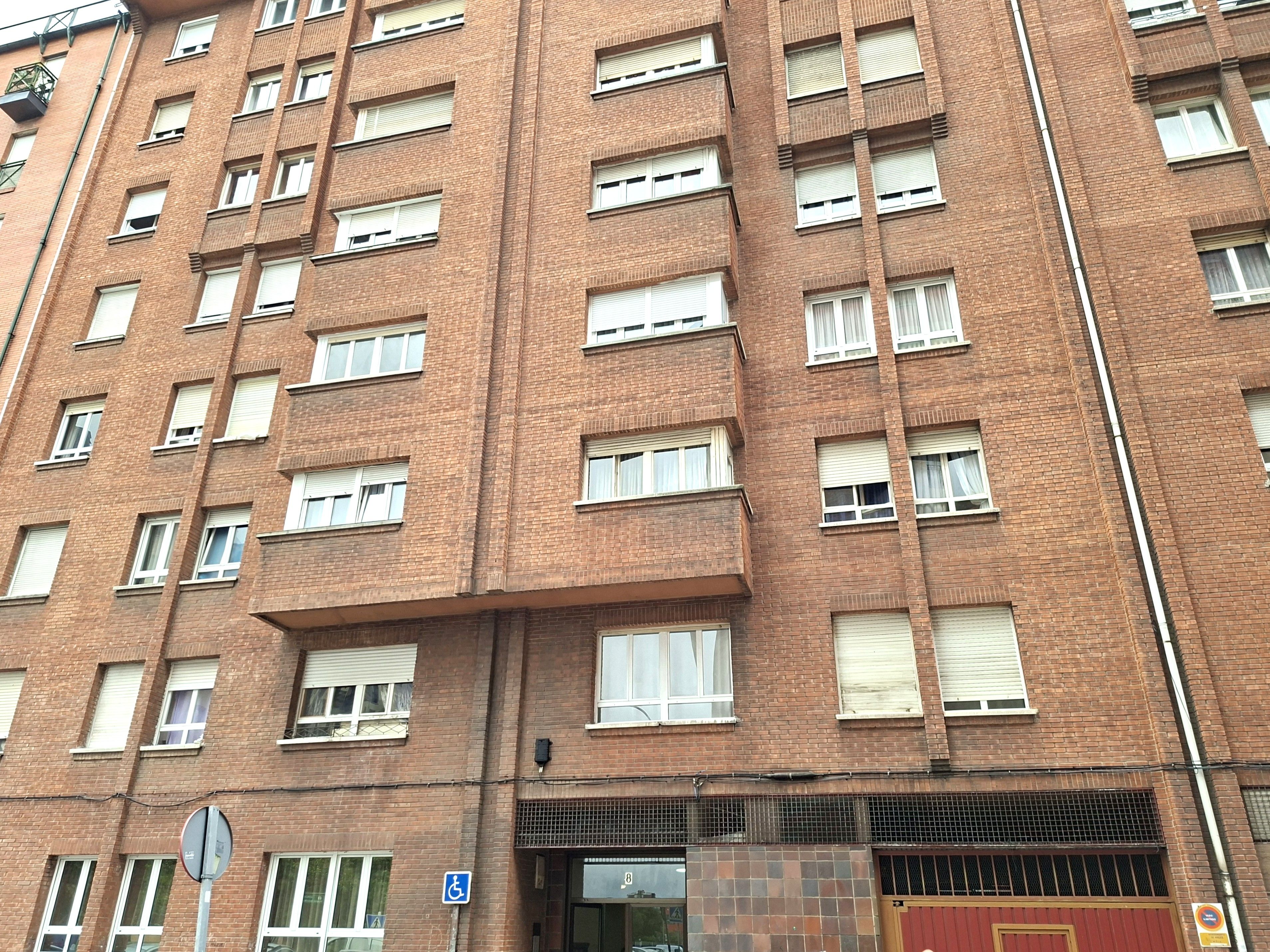 Vista exterior de Pis en venda en Avilés