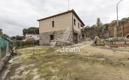 Vista exterior de Casa o xalet en venda en El Casar amb Calefacció