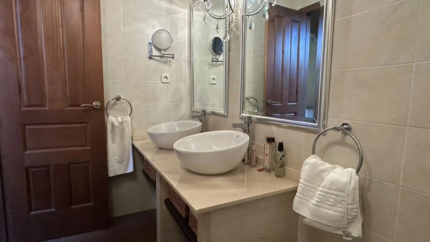 Bany de Casa o xalet en venda en Mombeltrán, Ávila
