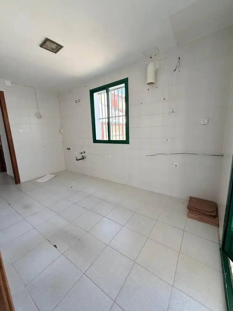 Houses for sale in Valdelacalzada