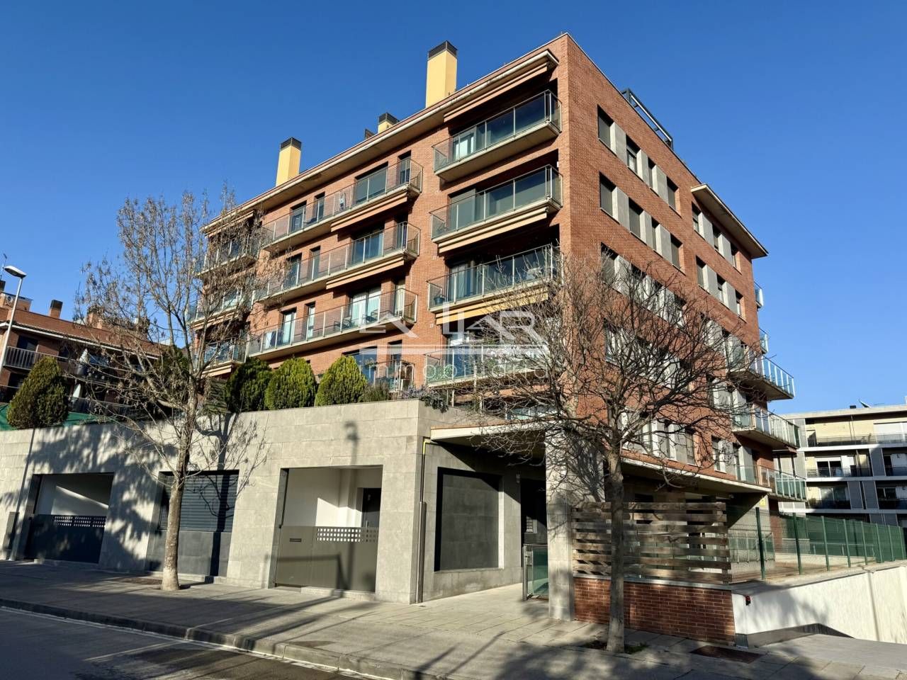 Vista exterior de Pis en venda en Vic amb Calefacció, Parquet i Terrassa