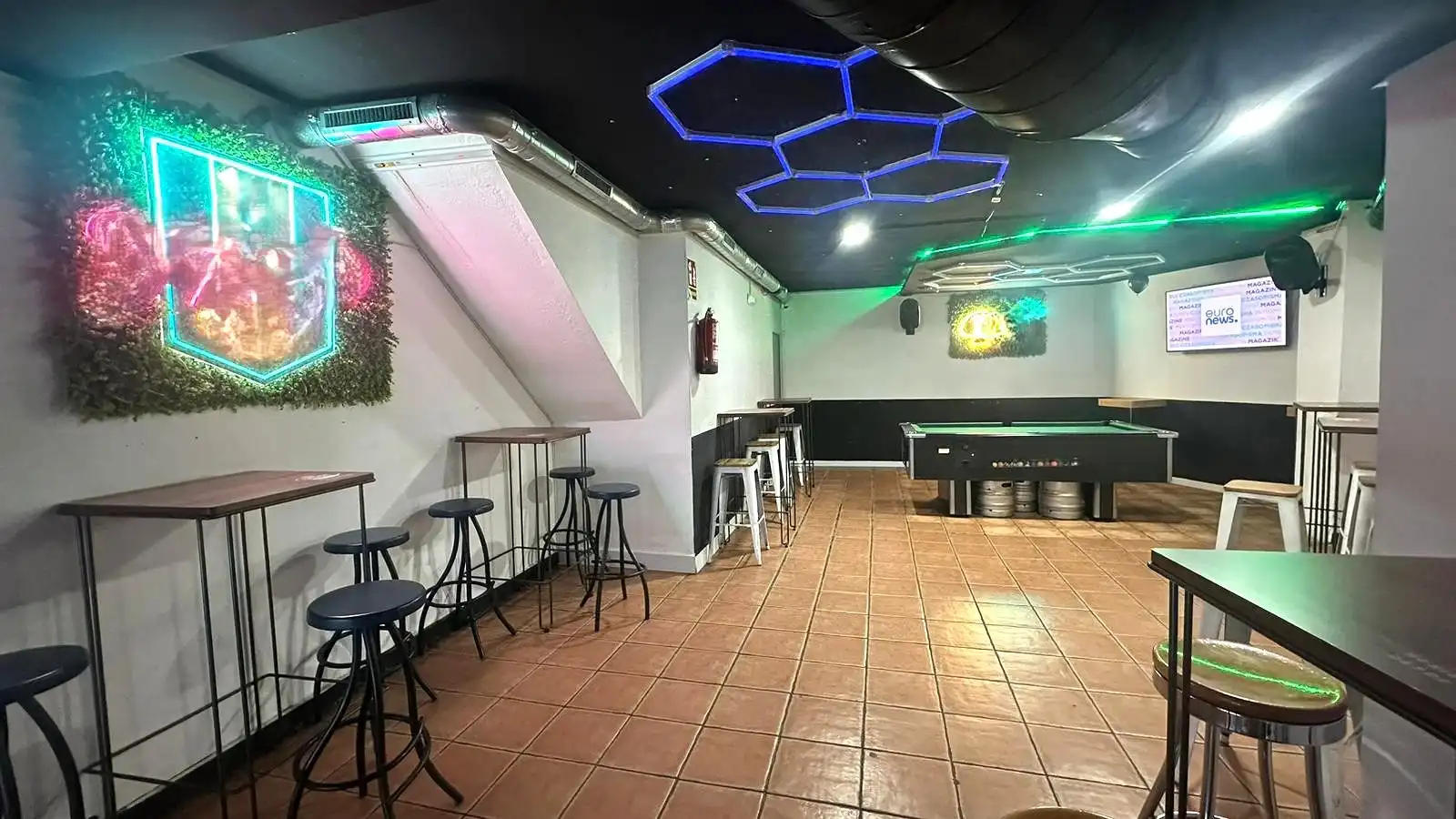 Local en traspaso en Santa Coloma de Gramenet con Aire acondicionado, Amueblado y Alarma