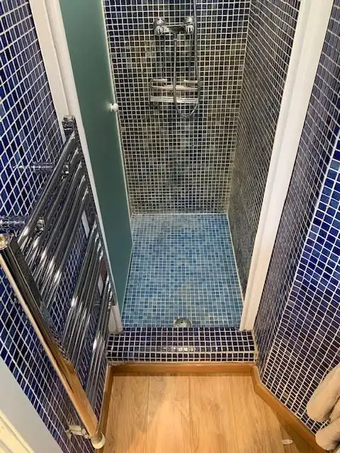 Bathroom of Attic for rent in L'Hospitalet de Llobregat  with Air Conditioner, Heating and Parquet flooring