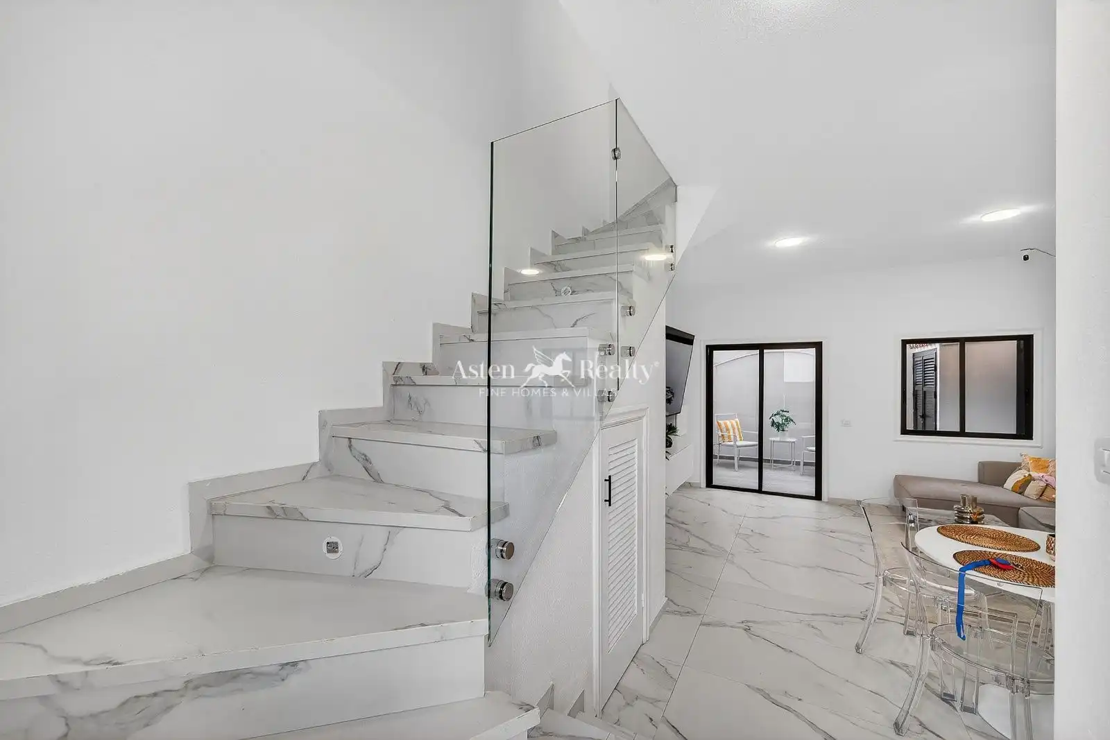 Casa adosada en venta en Arona con Terraza, Piscina y Amueblado