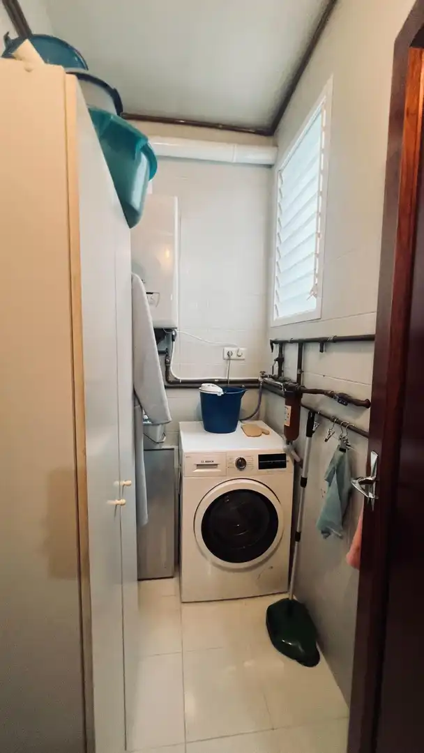 Badezimmer von Wohnung zum Verkauf in Castellón de la Plana / Castelló de la Plana mit Parkett und Balkon