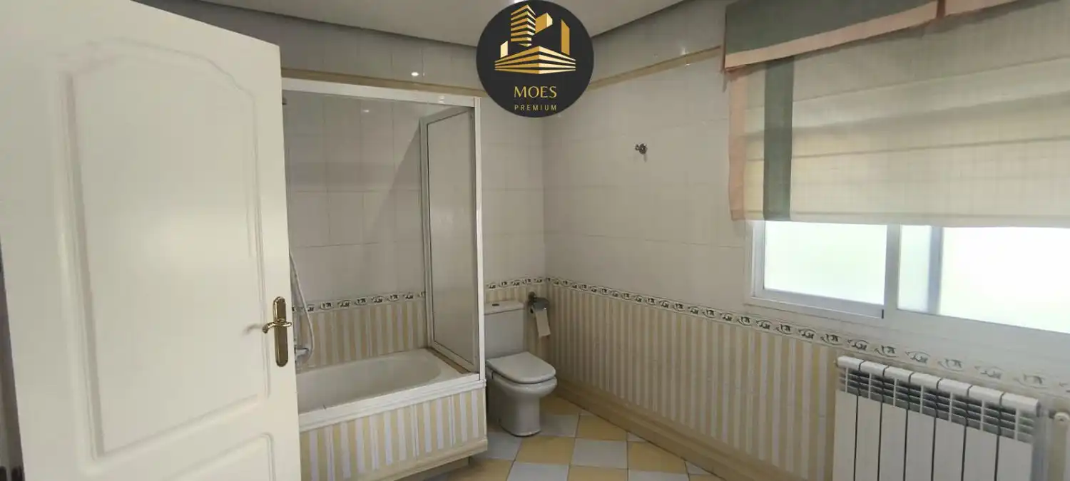 Badezimmer von Haus oder Chalet zum Verkauf in Úbeda mit Klimaanlage, Heizung und Terrasse