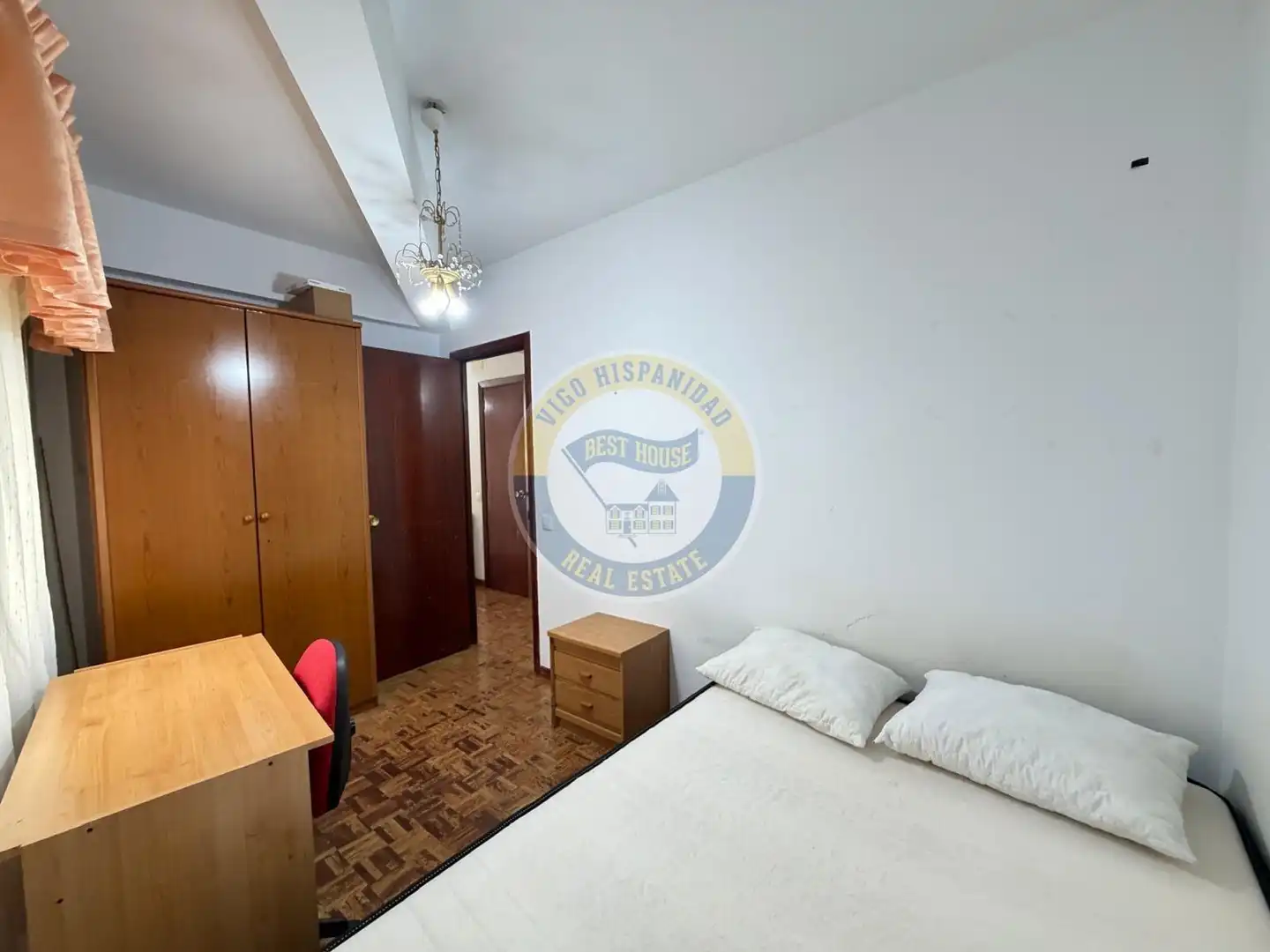Habitación de Piso de alquiler en Vigo  con Calefacción, Parquet y Amueblado