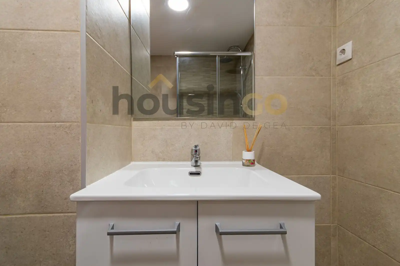Baño de Estudio de alquiler en Madrid con Aire acondicionado, Calefacción y Parquet