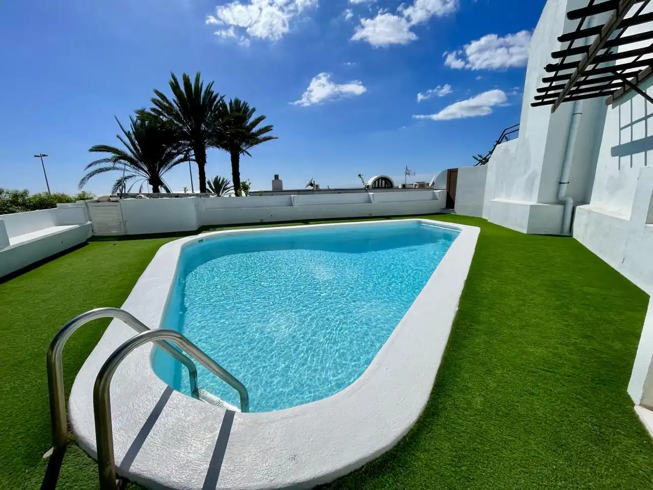 Piscina de Dúplex de lloguer en San Bartolomé de Tirajana amb Aire condicionat, Jardí privat i Terrassa
