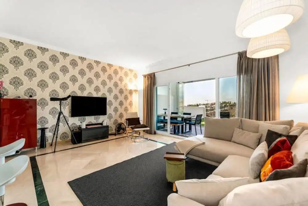 Sala de estar de Planta baja en venta en Benahavís con Aire acondicionado, Jardín privado y Terraza