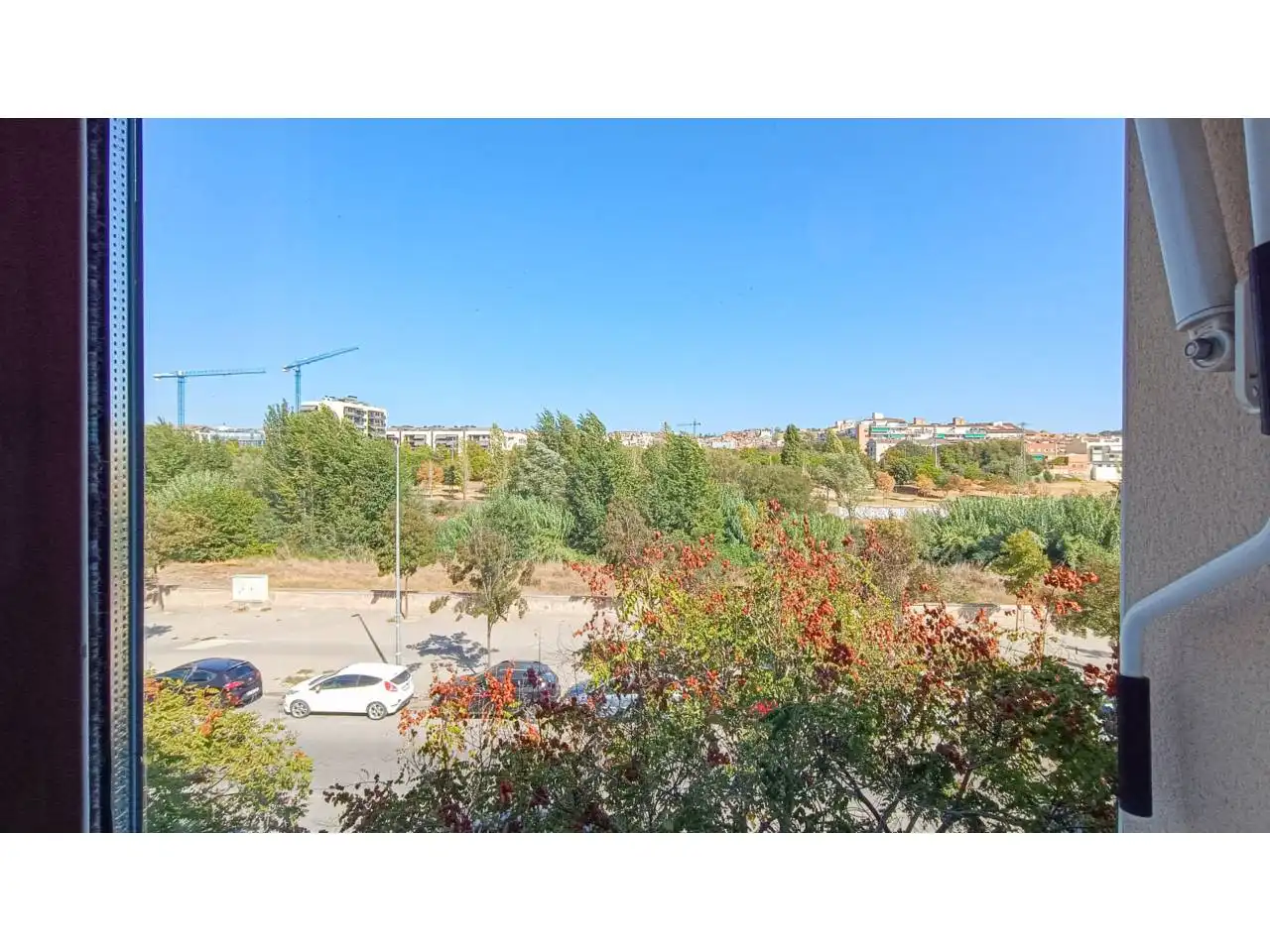 Vista exterior de Casa adosada en venda en Canovelles amb Aire condicionat i Calefacció