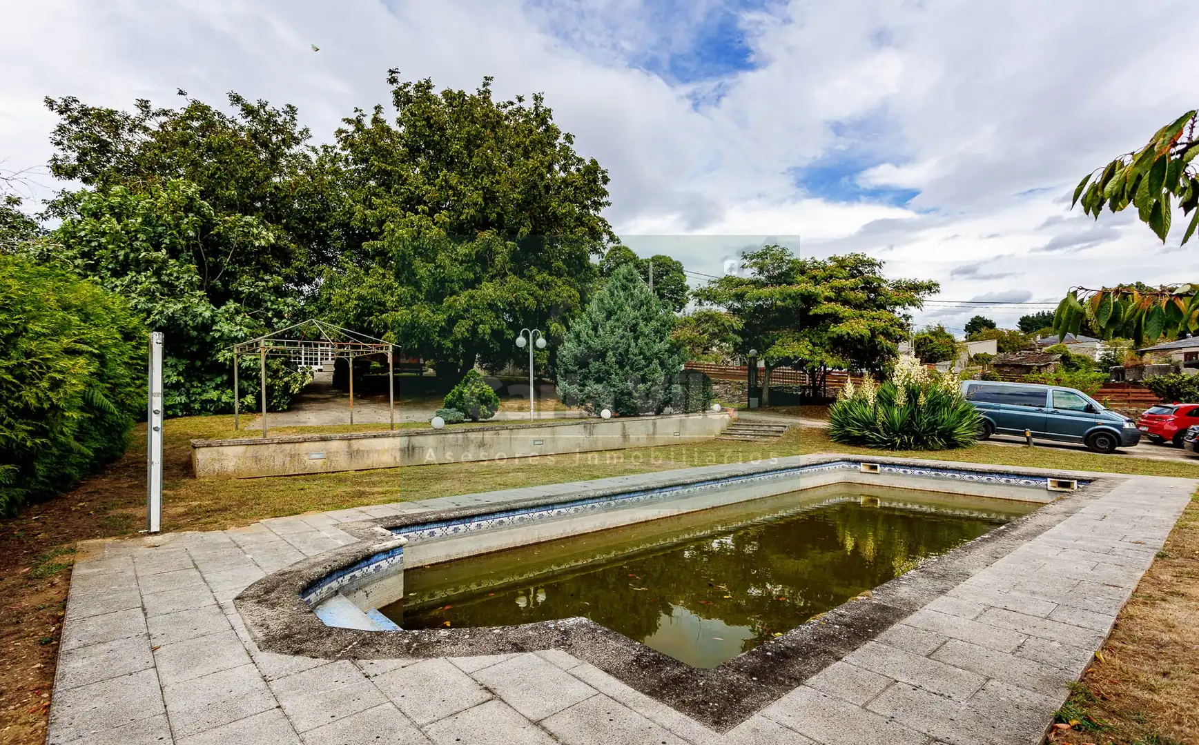 Piscina de Finca rústica en venda en Lugo amb Jardí privat, Parquet i Terrassa