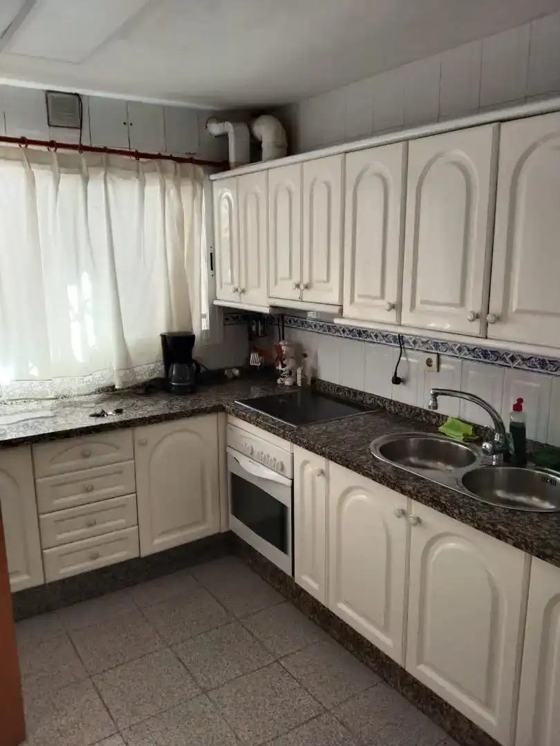 Cuina de Casa adosada en venda en Vélez-Málaga amb Aire condicionat i Balcó