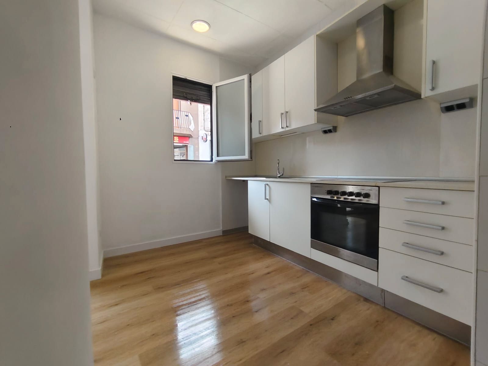 Kitchen of Study for sale in Mollet del Vallès  with Parquet flooring and Oven