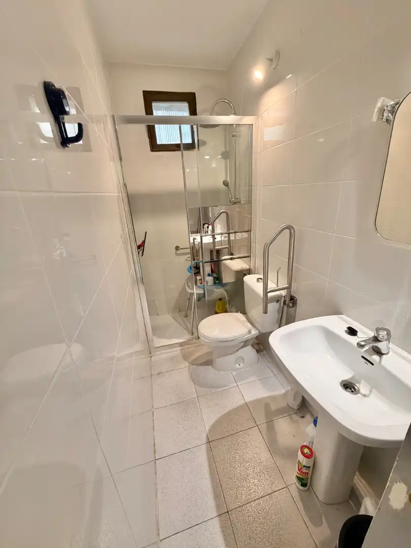 Baño de Local en venta en Madrid con Aire acondicionado y Calefacción