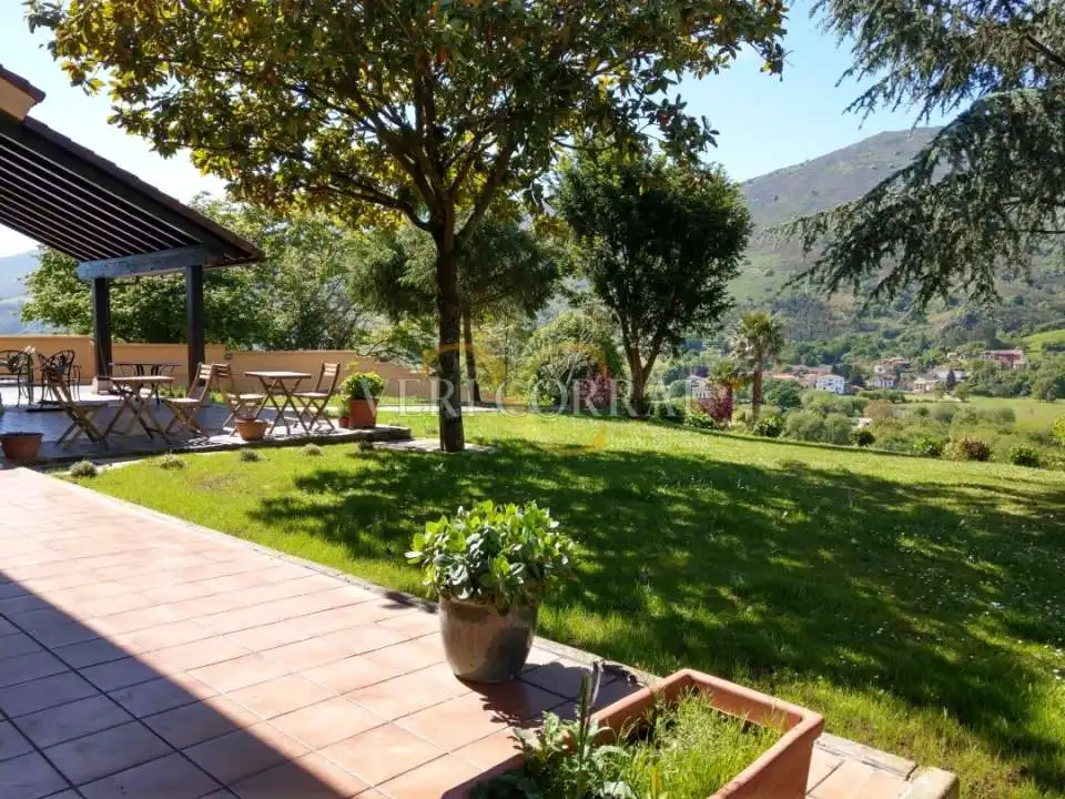 Jardín de Edificio en venta en Llanes