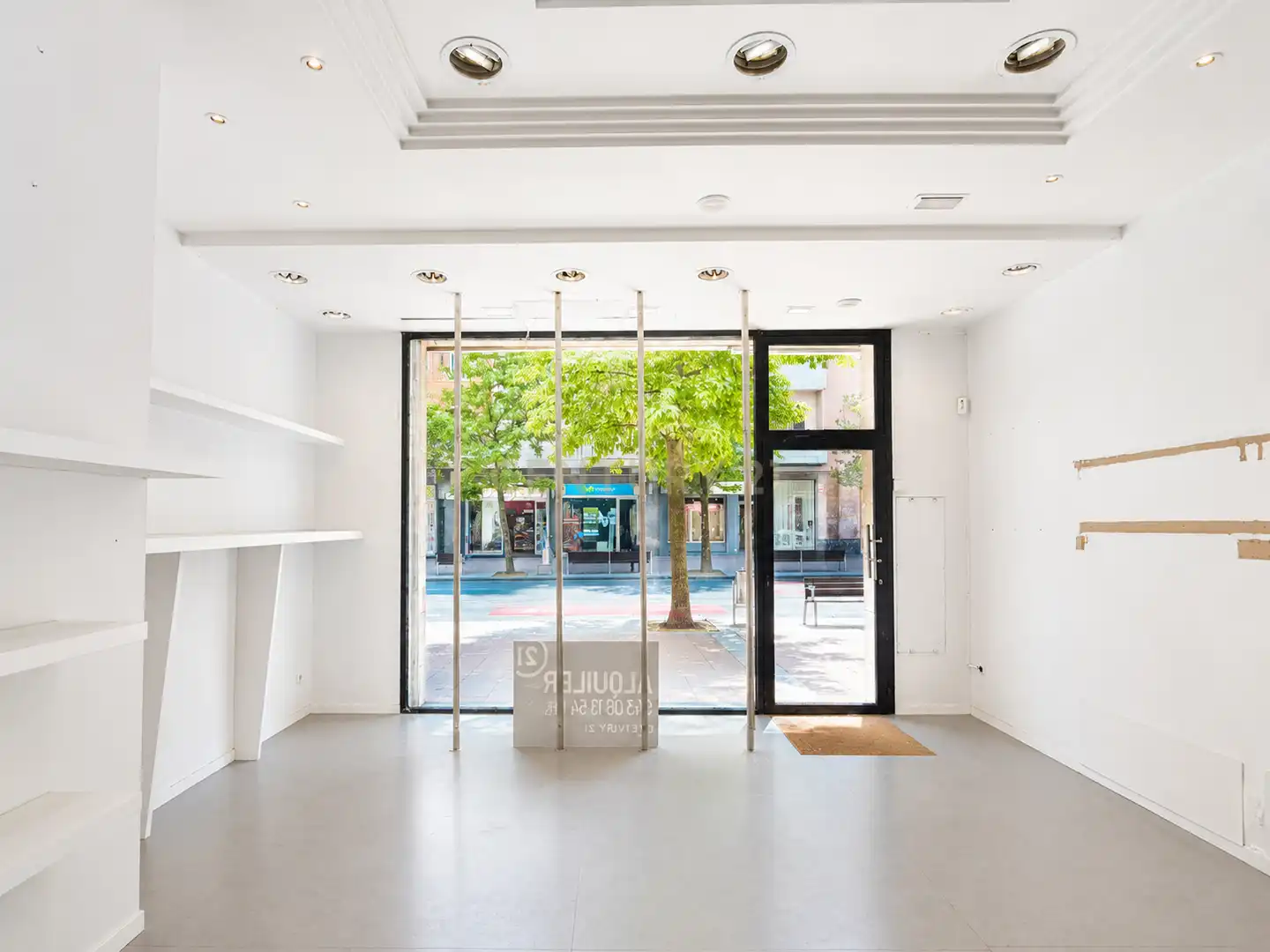 Commercial properties for rent in Irun   with Air Conditioner and Alarm