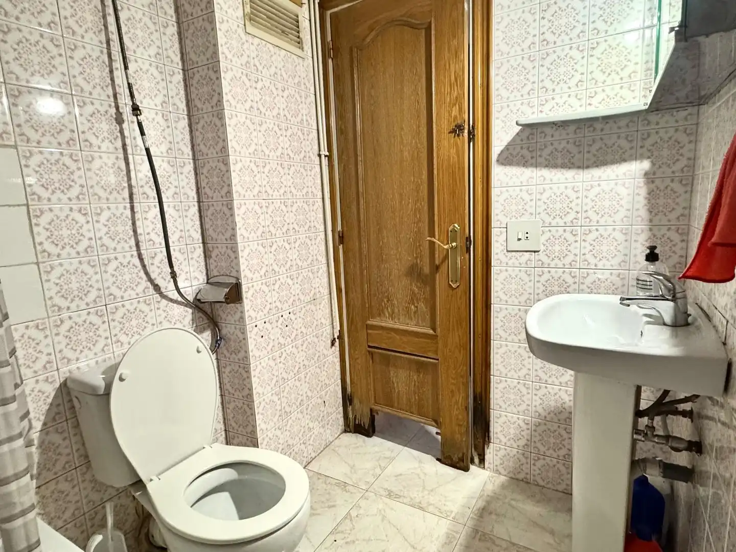 Baño de Piso en venta en Salt con Aire acondicionado, Calefacción y Amueblado