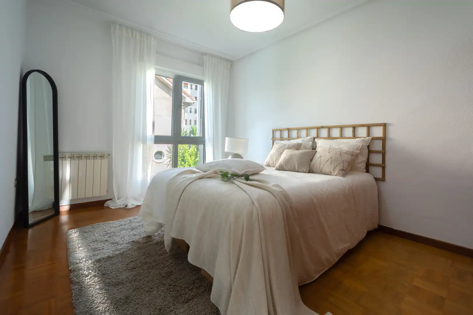 Dormitori de Casa o xalet en venda en Avilés amb Calefacció, Jardí privat i Parquet
