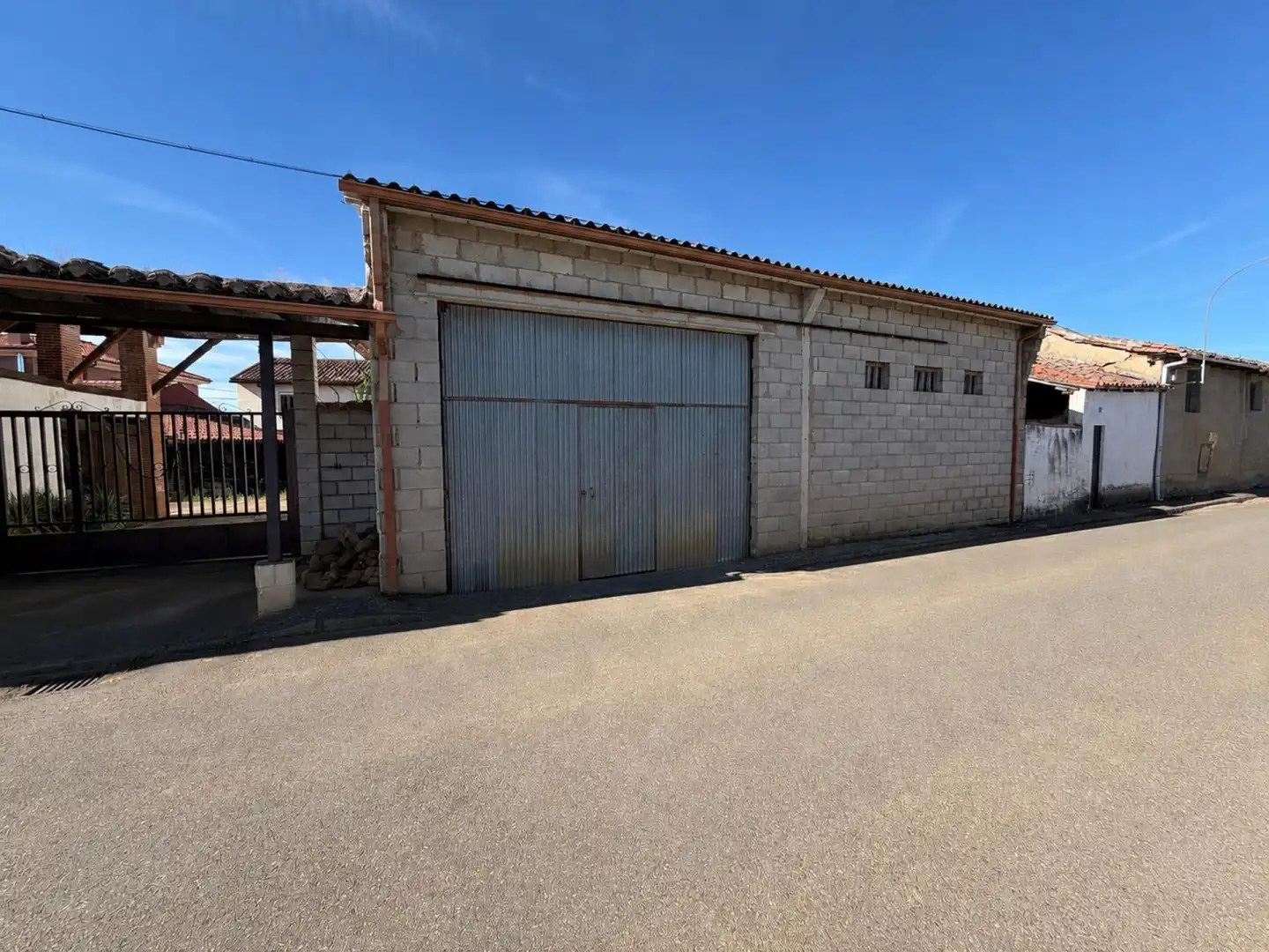 Vista exterior de Casa adosada en venta en Valdefresno