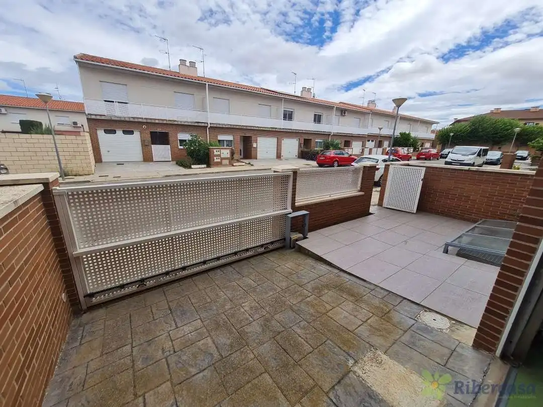 Vista exterior de Casa o chalet en venta en Cintruénigo con Aire acondicionado, Calefacción y Jardín privado