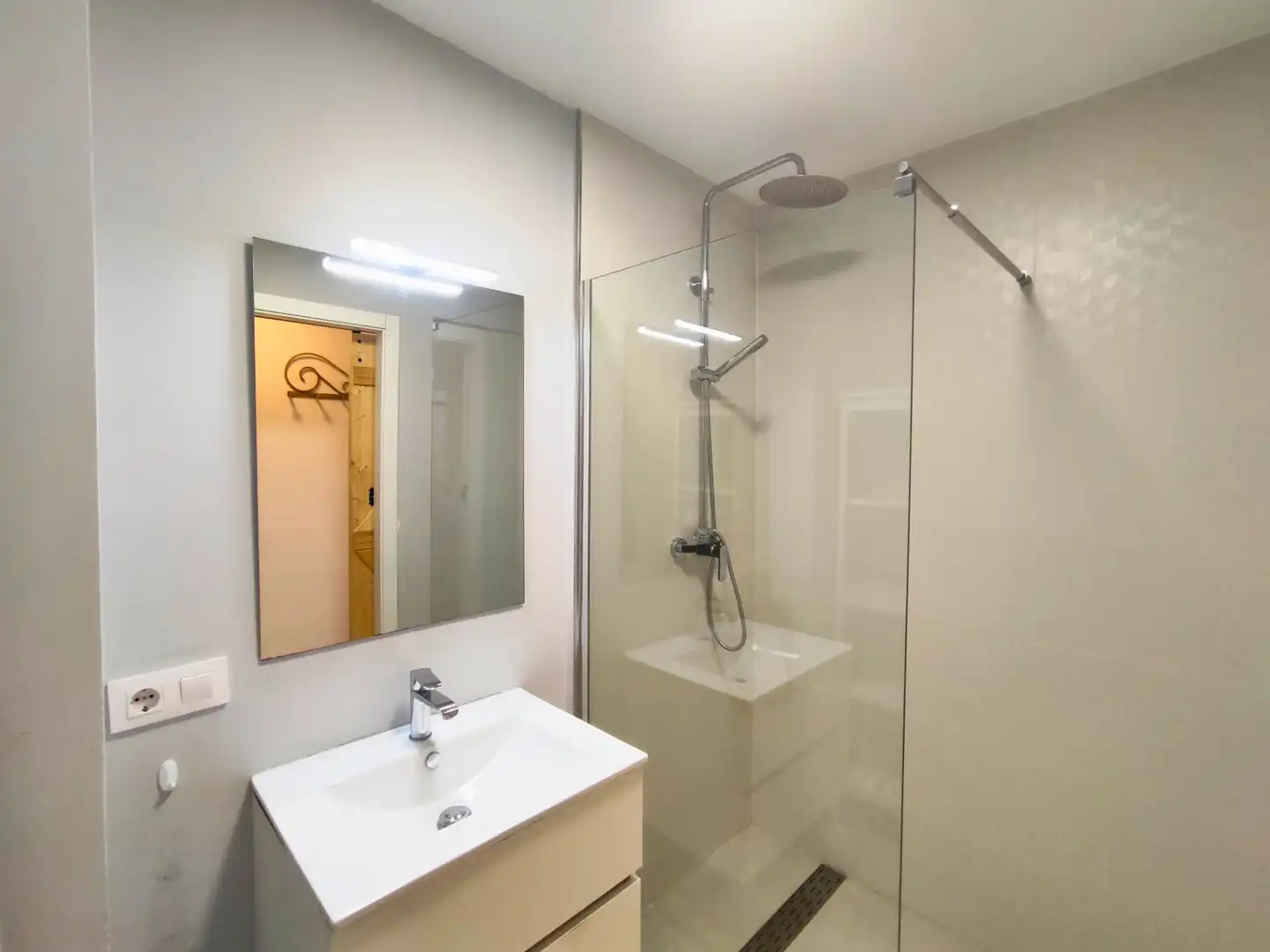 Bathroom of Flat for rent in Dénia  with Air Conditioner, Heating and Terrace