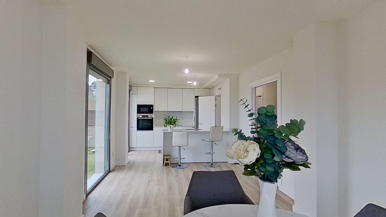 Cuina de Casa o xalet en venda en Santa Cruz de Bezana amb Calefacció, Terrassa i Domòtica