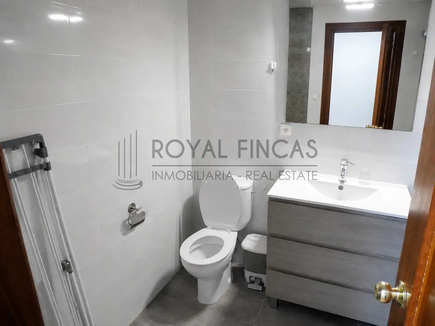 Bathroom of Flat for sale in Benalmádena  with Terrace and Furnished