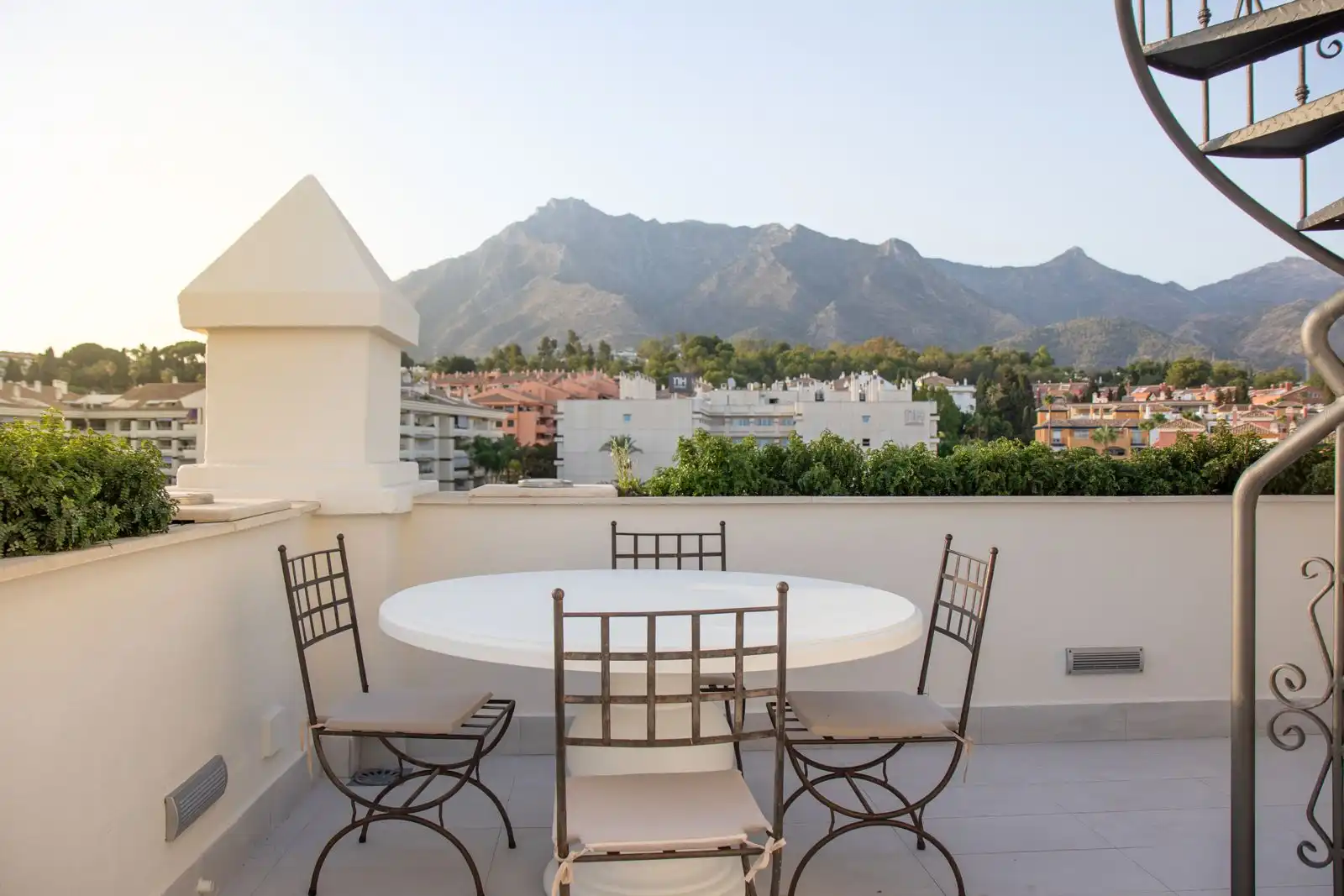 Terrasse von Dachboden zur Miete in Marbella mit Klimaanlage, Möbliert und Fernseher