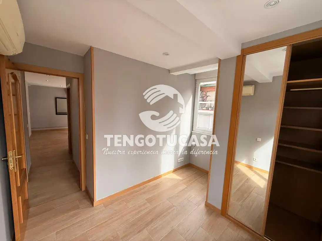 Bedroom of Flat for sale in Madrid  with Air Conditioner, Heating and Furnished