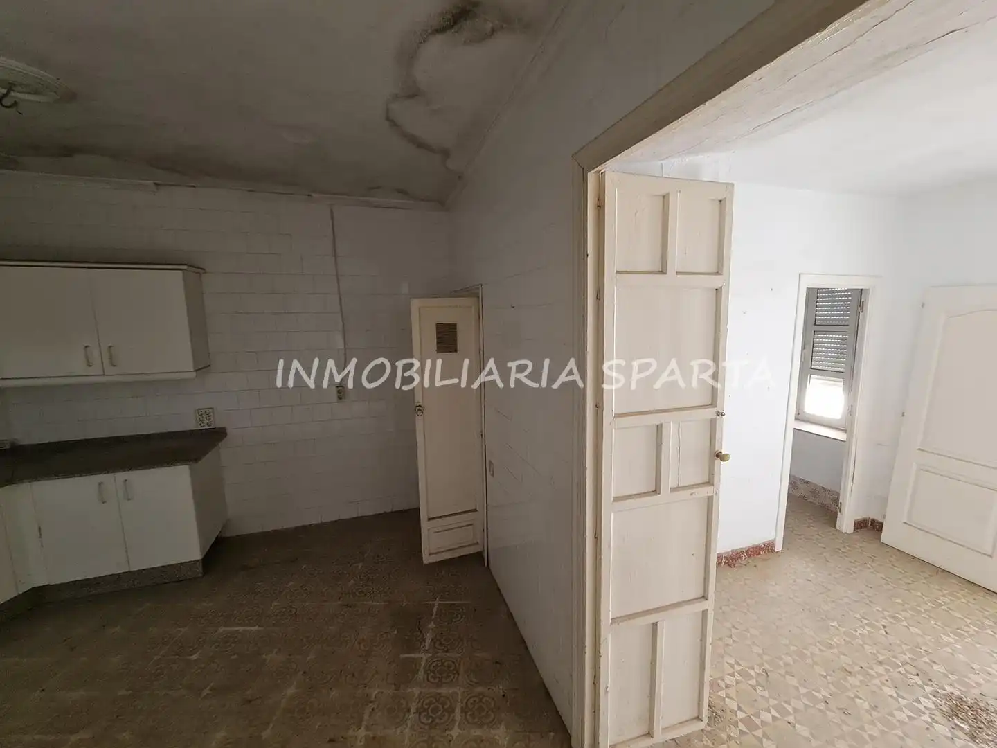 Casa adosada en venda en Sanlúcar la Mayor amb Jardí privat i Balcó