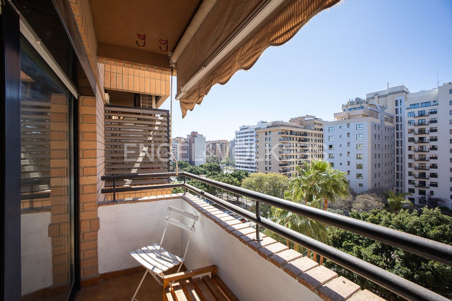 Exterior view of Apartment for sale in  Valencia Capital  with Air Conditioner, Heating and Private garden