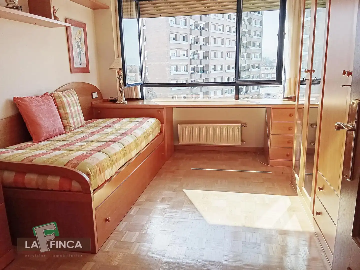 Habitación de Dúplex en venta en Oviedo  con Calefacción, Parquet y Trastero