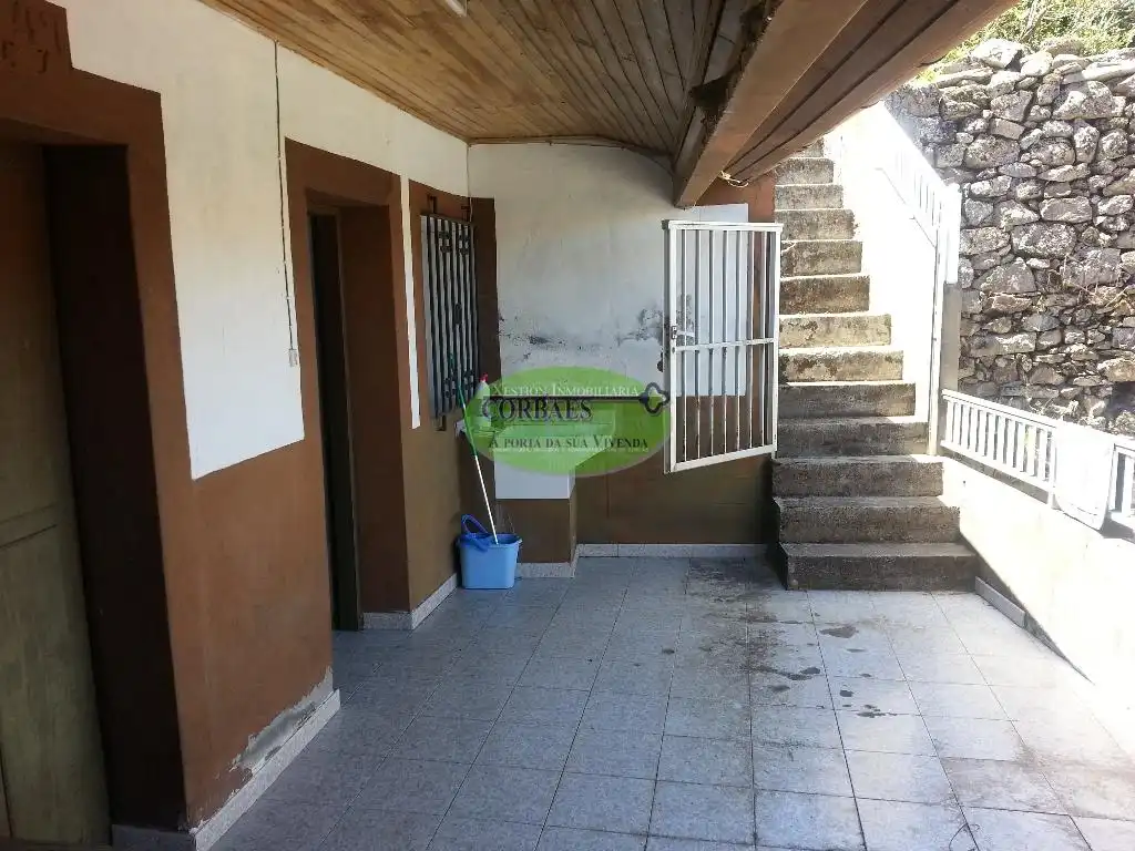 Vista exterior de Casa o xalet en venda en Entrimo amb Jardí privat, Terrassa i Moblat