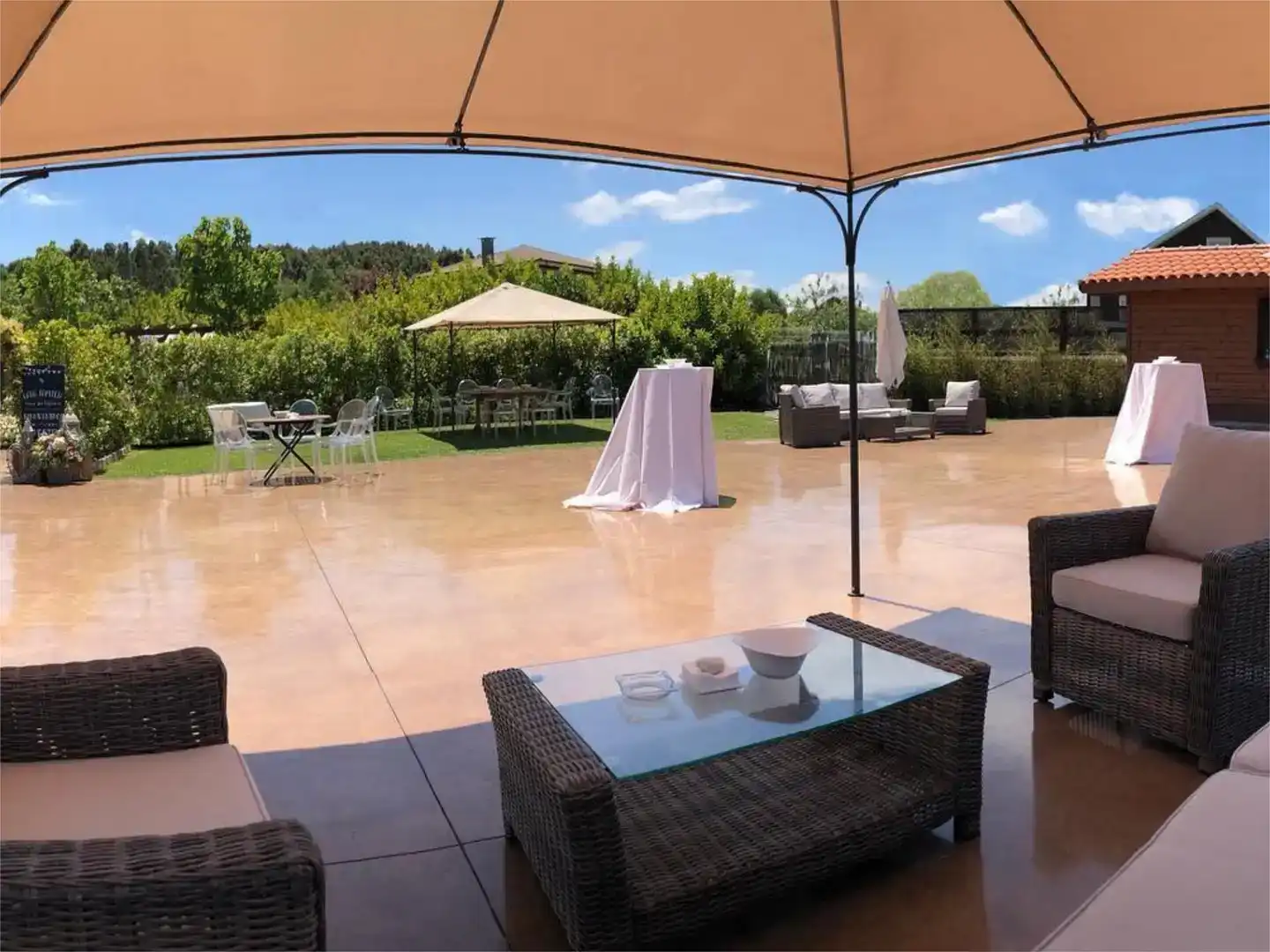 Terrasse von Geschaftsraum zum Verkauf in Gozón mit Klimaanlage, Parkett und Möbliert