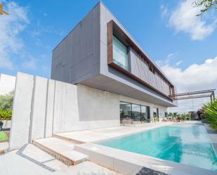 Exterior view of House or chalet for sale in Boadilla del Monte  with Heating, Private garden and Storage room