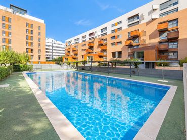 Pis amb piscina en venda a Calle Campanas