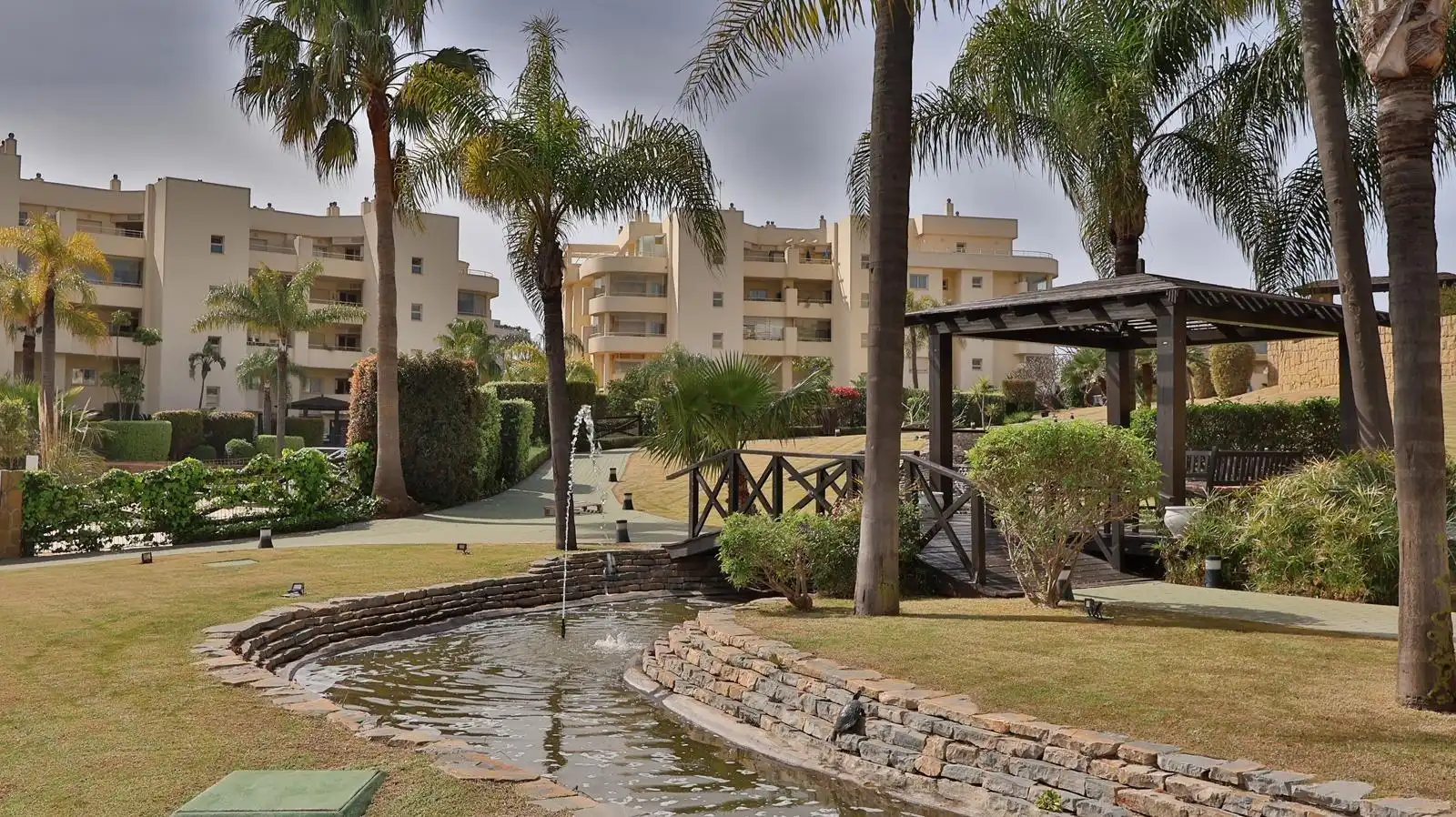 Vista exterior de Pis en venda en Mijas amb Piscina comunitària