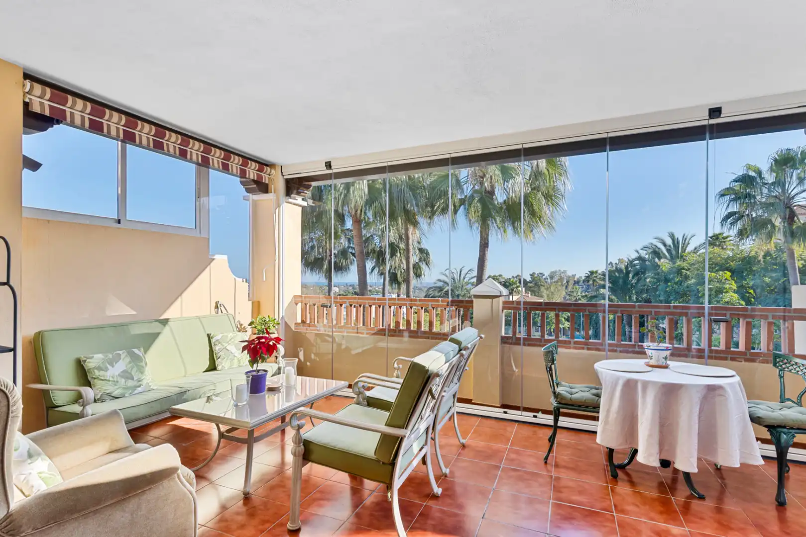 Terrasse von Dachboden zum Verkauf in Estepona mit Klimaanlage, Heizung und Terrasse