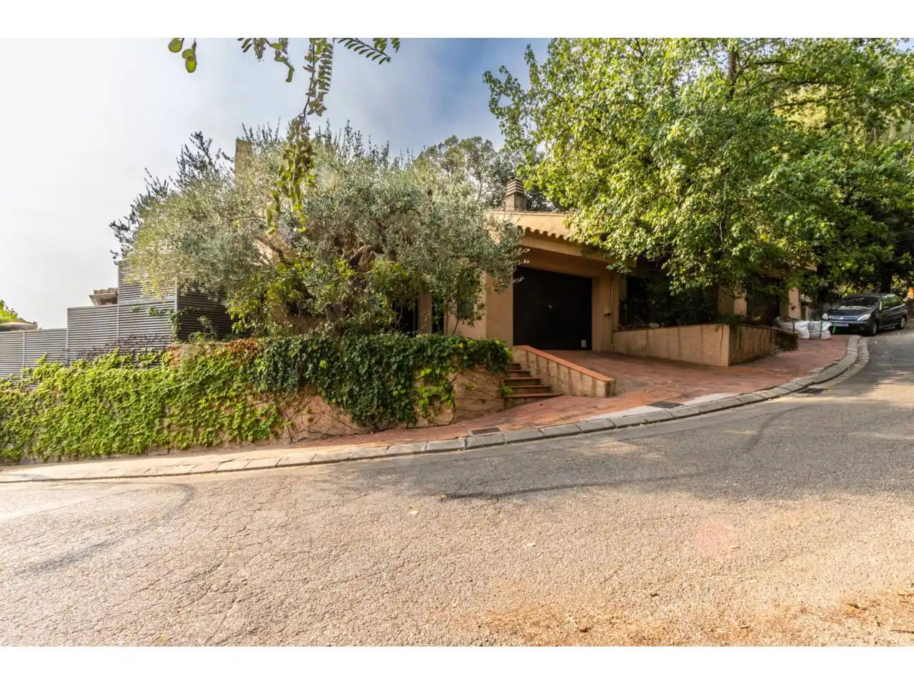 Vista exterior de Casa o xalet en venda en Castellar del Vallès amb Aire condicionat, Calefacció i Jardí privat