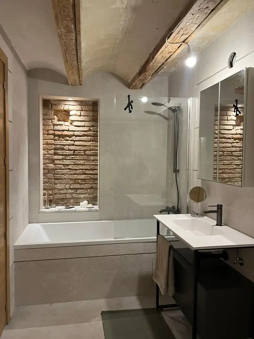 Bathroom of Ground floor for rent in Valencia  with Air Conditioner and Furnished